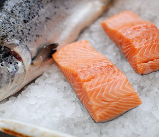 Laser และ Robo Feeders เทคโนโลยีในการเลี้ยงปลาแซลมอนในอนาคต