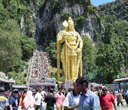 ด้านหน้าถ้ำบาตู (Batu)