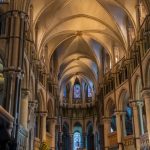 “Canterbury Cathedral” สถาปัตยกรรมโรมาเนสก์