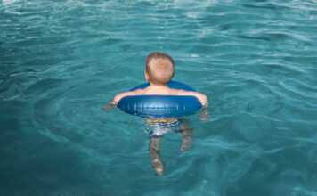 ว่ายน้ำกับลูกออทิสติก 🌊 ไม่ใช่แค่เล่น แต่คือ “บำบัด” ที่วิทยาศาสตร์พิสูจน์แล้ว! autism in children swim