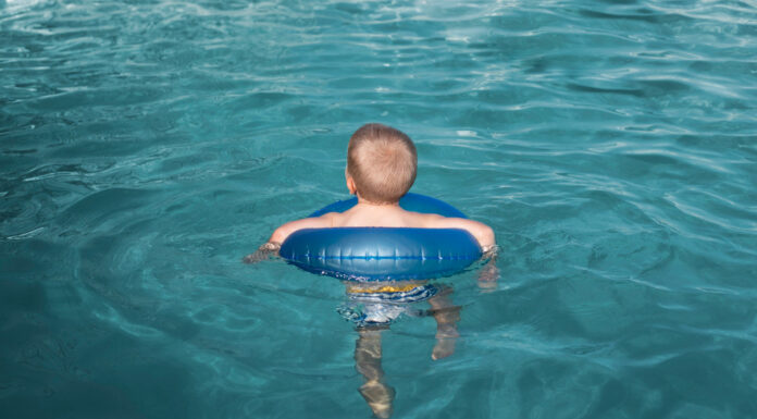 ว่ายน้ำกับลูกออทิสติก 🌊 ไม่ใช่แค่เล่น แต่คือ “บำบัด” ที่วิทยาศาสตร์พิสูจน์แล้ว! autism in children swim